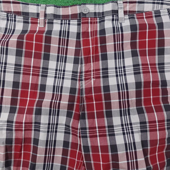 CROFT & BARROW RED CHECK FLAT FRONT CHINO SHORTS MENS SIZE 38 - Picture 2 of 5